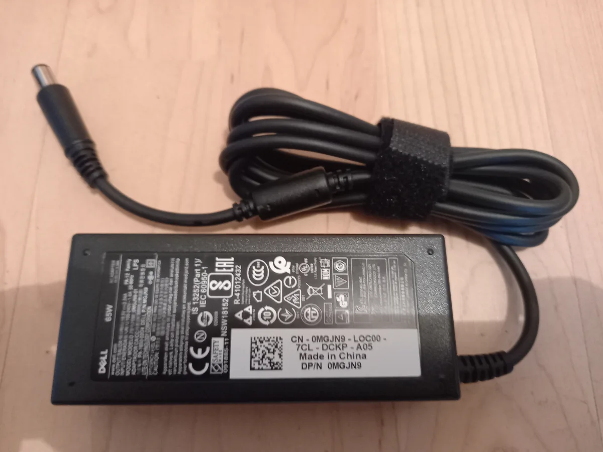 dell punjac 19.5v 3.34a 65w 7.4mm x 5.0mm pin original novo