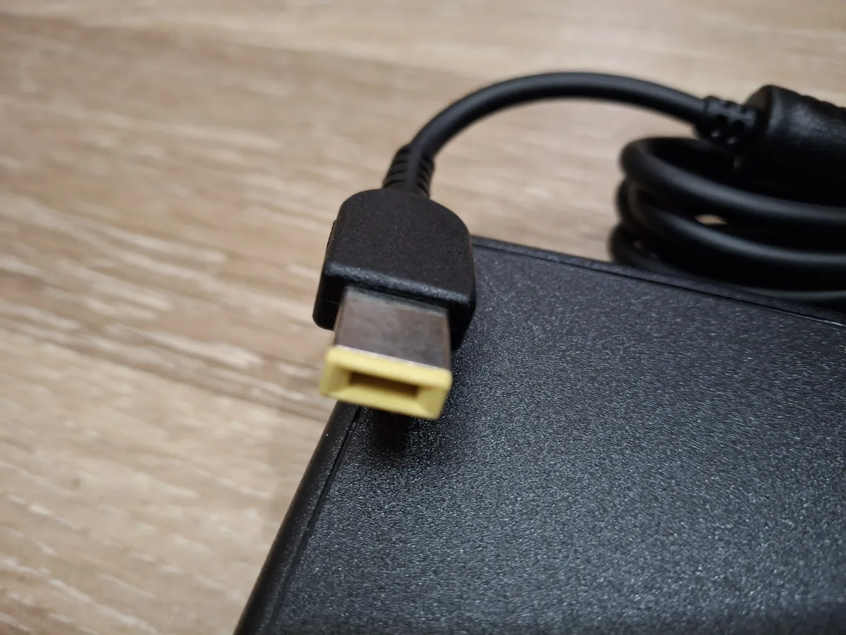 lenovo punjac 135w adl135ndl3a adl135nlc3a original novo