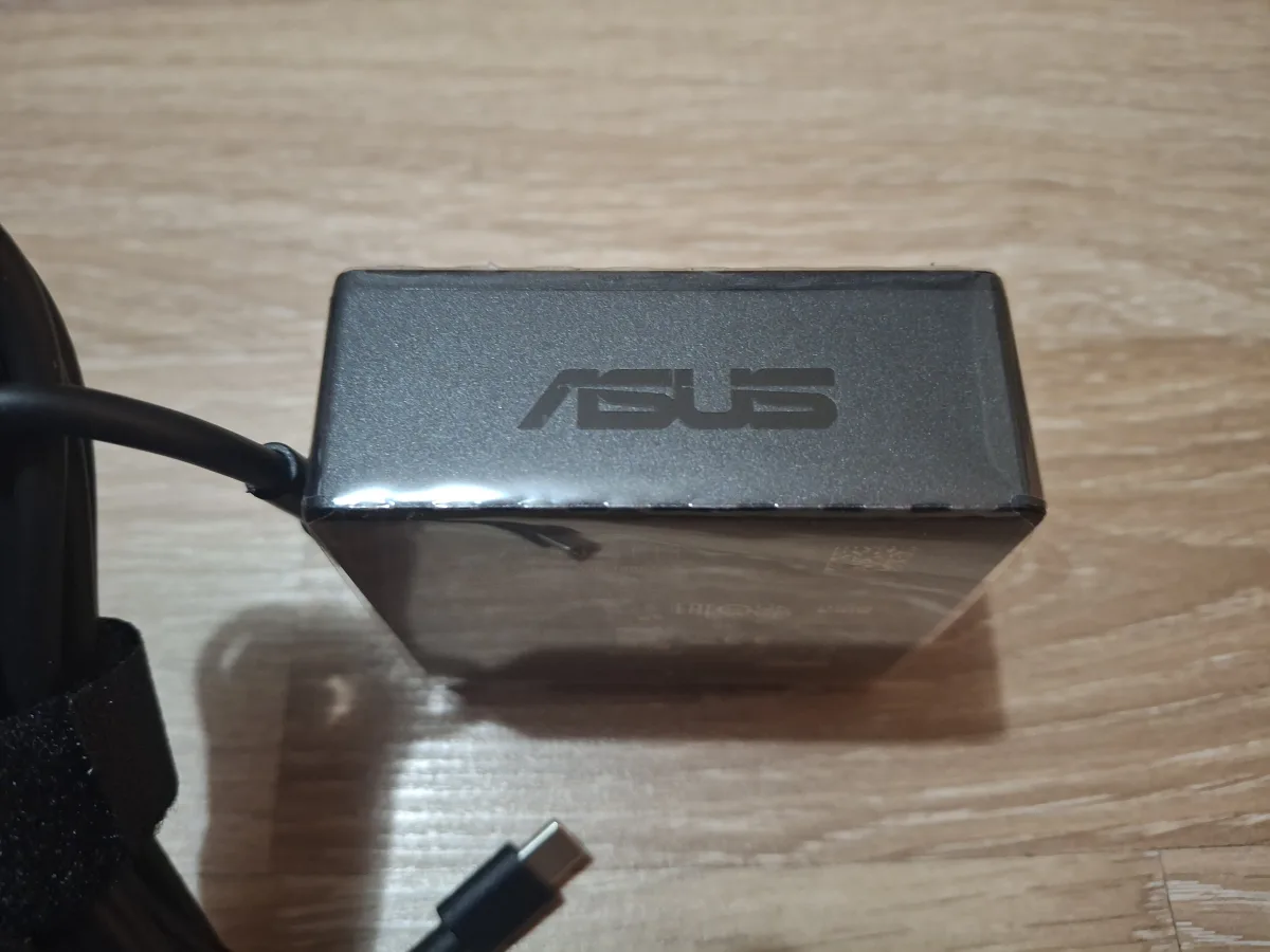 asus zenbook 14 um425 um425q um425qa punjac original novo