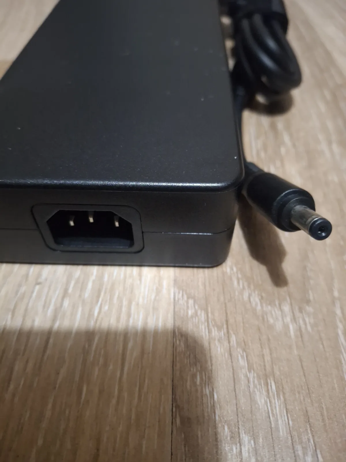 acer punjac 280w 14.36a 5.5x1.7mm original novo
