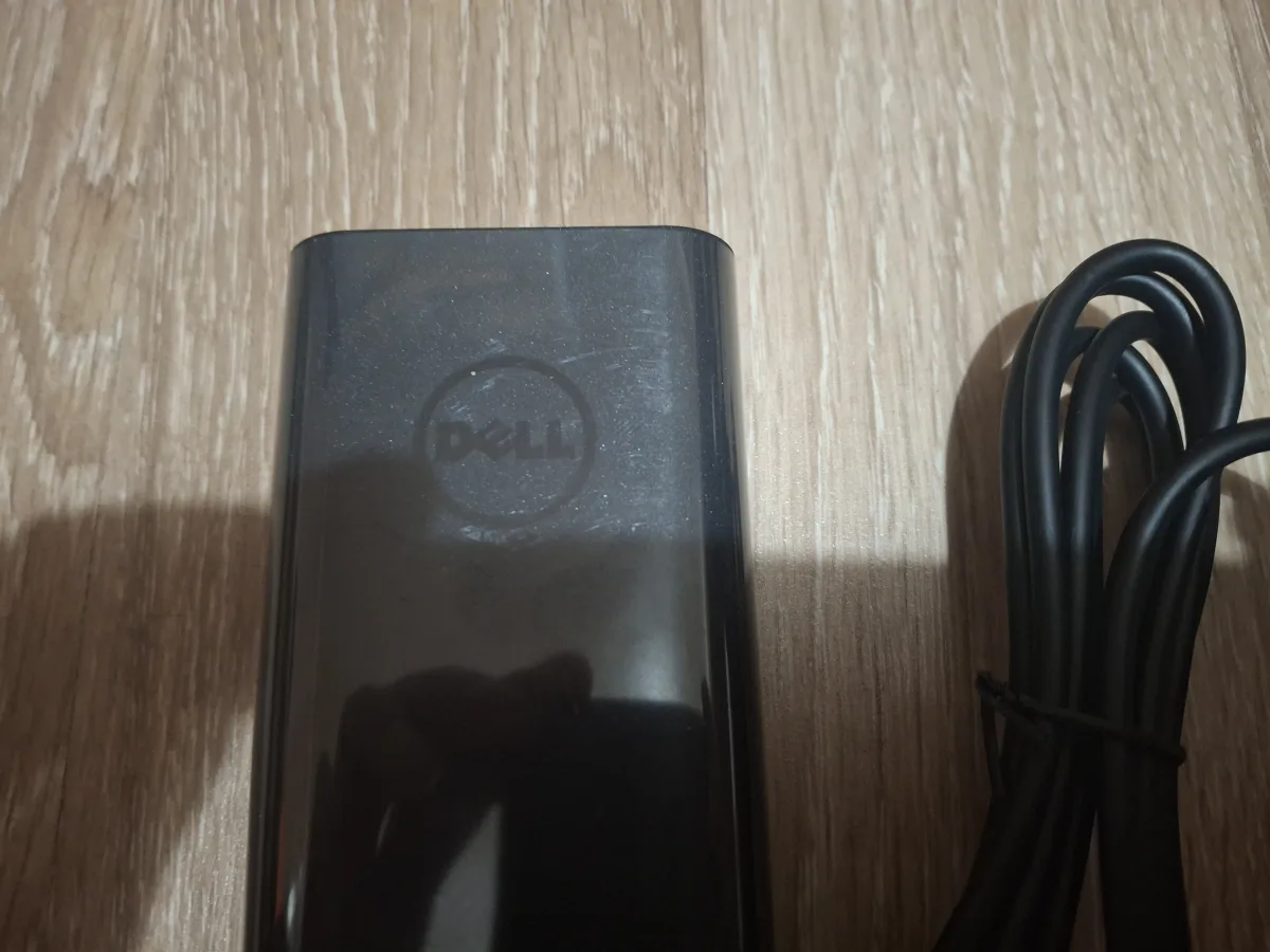 dell 5470 5570 5770 P137G P154G punjac original novo