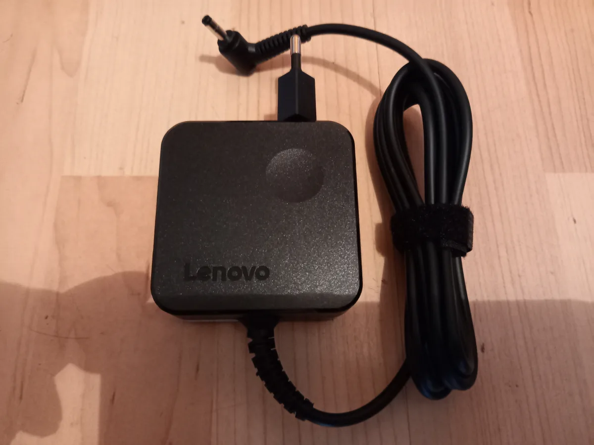 lenovo 130s-11 130s-14 130s-14igm punjac original novo